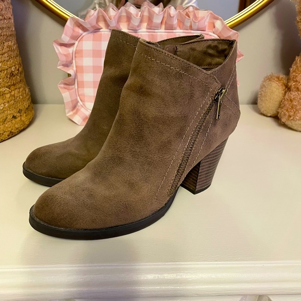 Ankle booties faux suede